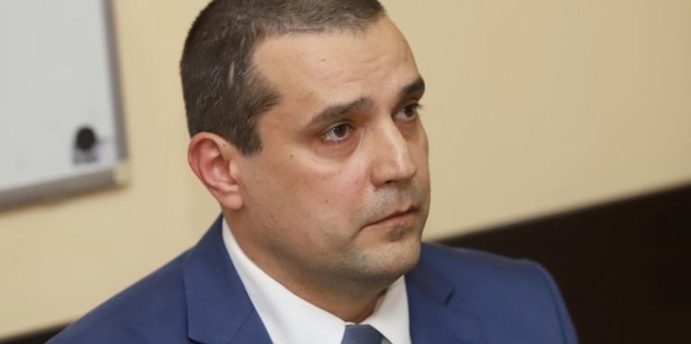 Откриха и уволниха шефа на финансовата инспекция